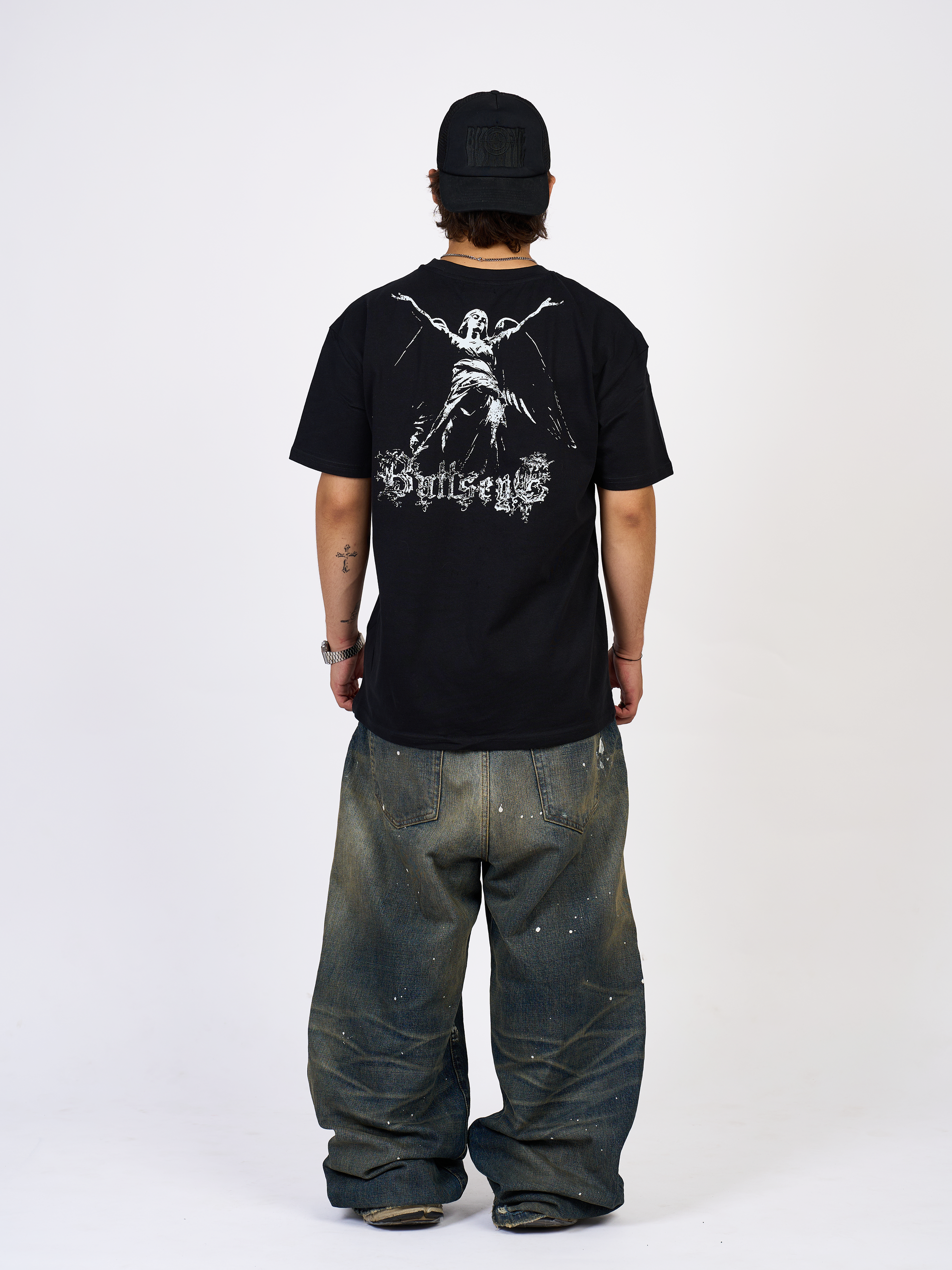Statue T-Shirt